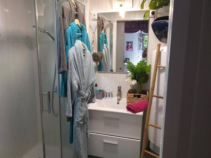 Gîte pour 4 personnes, avec piscine ainsi que jardin et jacuzzi dans Montpouillan - 4