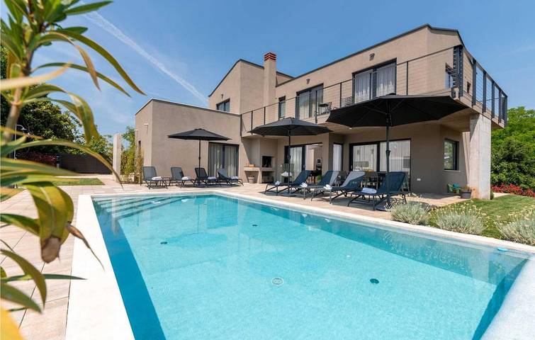 Modern Apartment with WiFi, Terrace & Parking in Visnjan in Općina Višnjan, Porec region