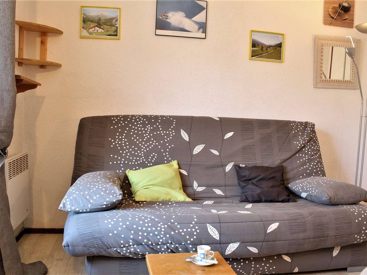 Entire apartment, Cozy Studio with Mountain Corner, South-Facing Balcony, Sleeps 4 – Close to Shops & Free Shuttle in Station de Risoul, Risoul