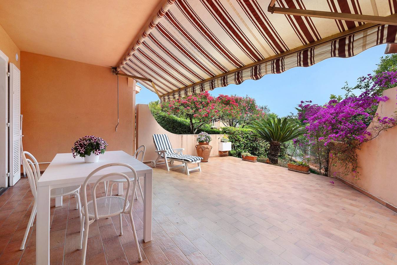 Apartamento entero, Apartamento "Casa Ghibli" con terrazas y Wi-Fi in Loano, Riviera di Ponente