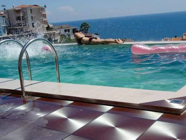 Ferienwohnung für 2 Personen, mit Balkon und Terrasse sowie Garten und Pool