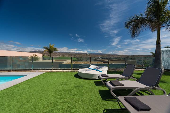 Large private pool, ideal for families in Salobre, San Bartolomé de Tirajana
