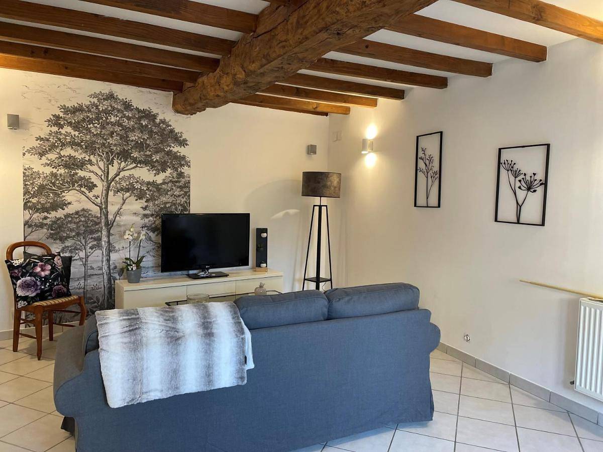 Three-Bedroom Villa in Hières-sur-Amby, Région de La Tour-du-Pin