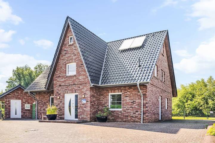 Ferienhaus für 16 Personen, mit Terrasse und Garten sowie Pool