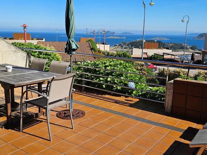 Apartamento para 8 personas, con vistas además de piscina y jardín, Familias con niños en Baiona