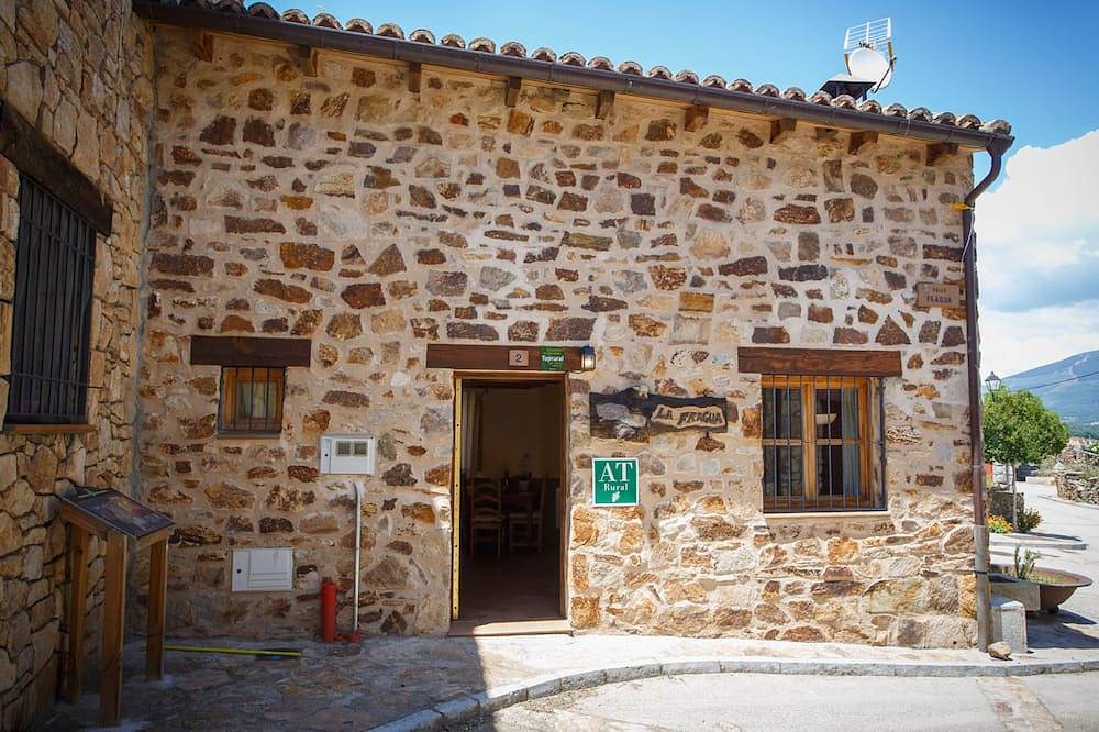 La Fragua is a beautiful little house with a gable roof built in stone and wood in Piñuécar, Madrid Province