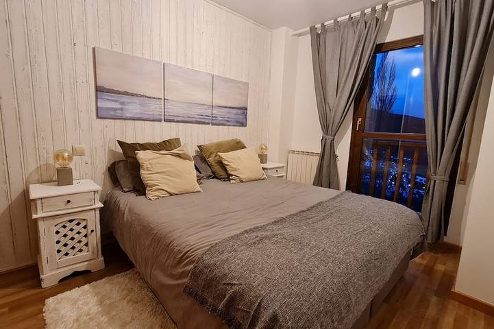 Entire apartment, Tuhogarencerler apartment with views and sun in Cerler, Benasque
