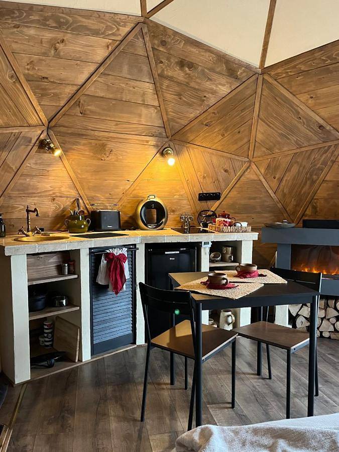 Gîte pour 2 personnes, avec balcon ainsi que vue et jardin à Ussel - 2