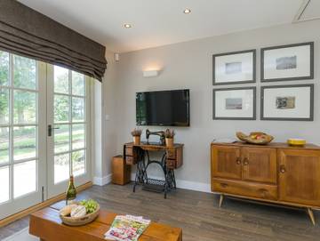 Log Cabin for 2 People in Derbyshire, Midlands, Photo 2