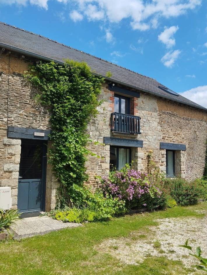 Gîte pour 12 personnes, avec jardin et terrasse dans Saint-Médard-sur-Ille