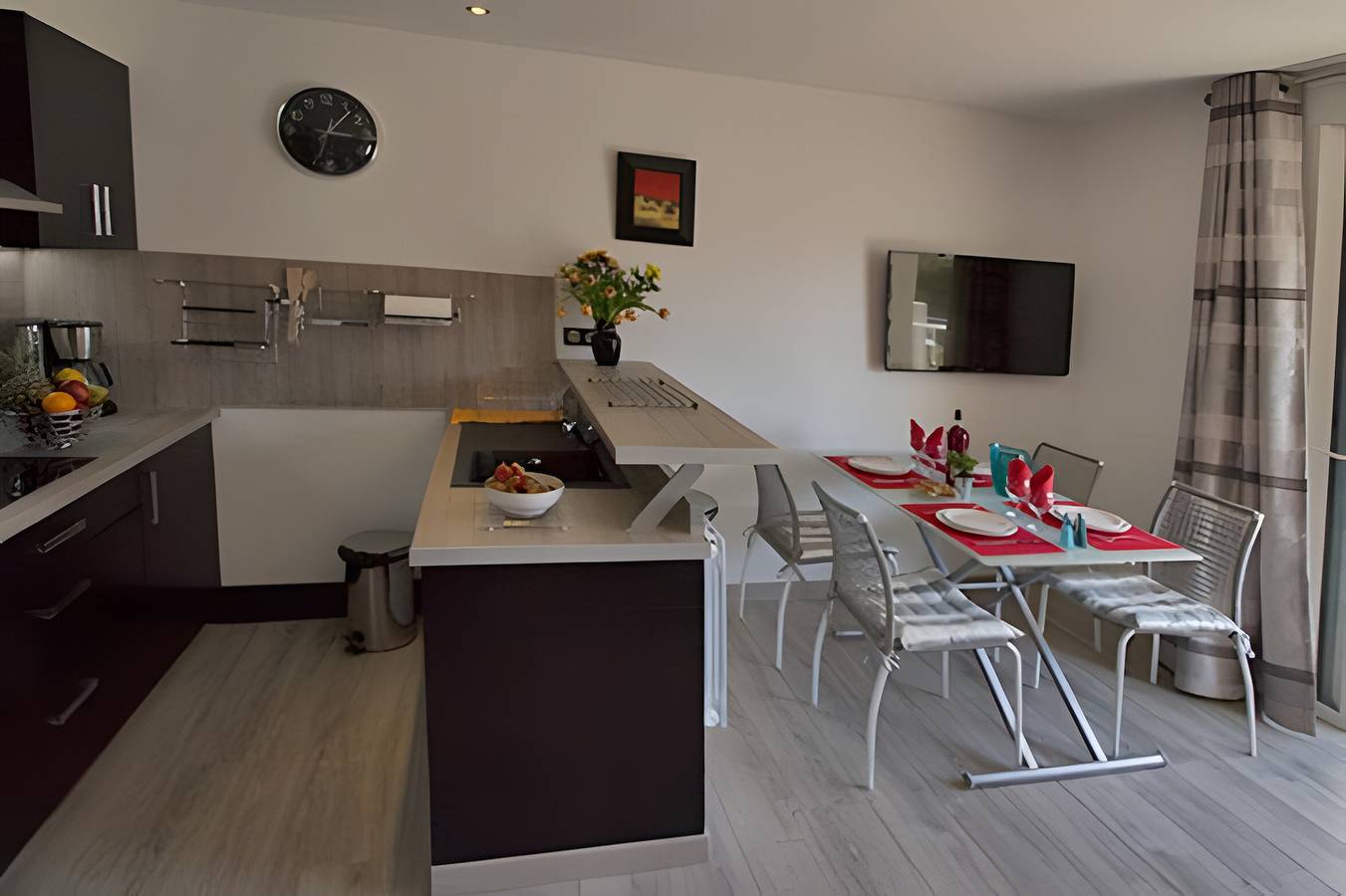 Apartamento entero, Apartamento 'T2 Le Panorama' con vistas al mar, balcón y Wi-Fi in Cassis, Parque nacional de las Calanques