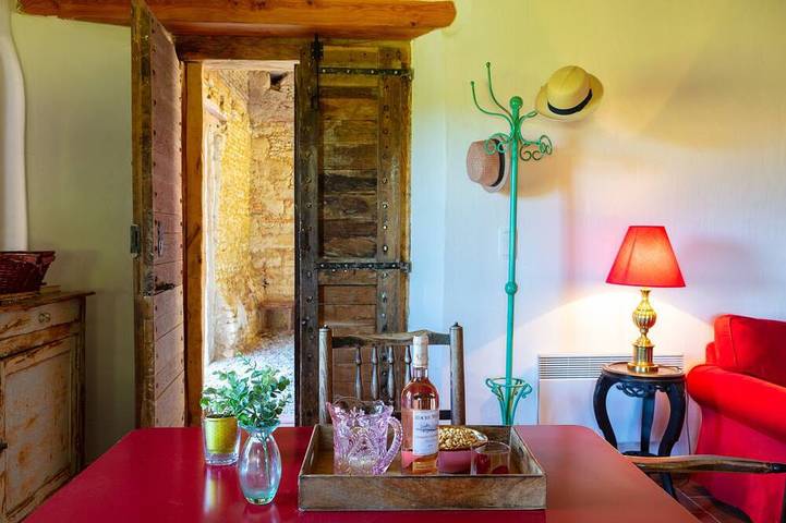 Gîte pour 2 personnes, avec jacuzzi et balcon ainsi que piscine et jardin à Beauville