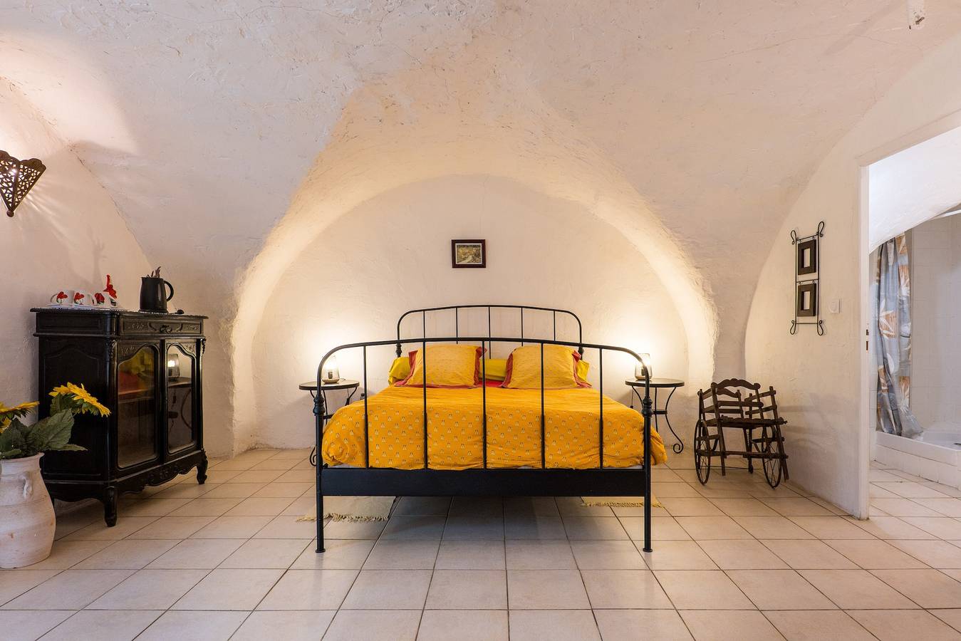 Chambre d’hôtes « Chez Bacchus - Chambre Chardonnay » avec terrasse et Wi-Fi in Gras, Privas (arrondissement)