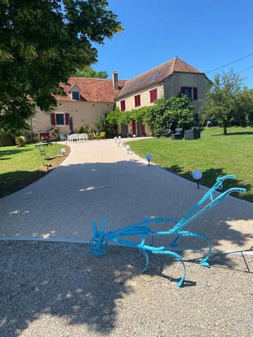 Chambre d’hôte pour 2 personnes, avec piscine ainsi que vue et jardin à Gramat
