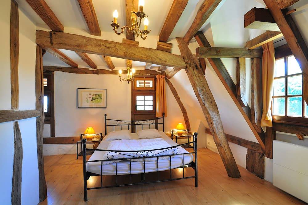 Charmant Manoir *** médiéval restauré, à 5 mn des commerces et 3 km de la  mer in Offranville, Région de Dieppe
