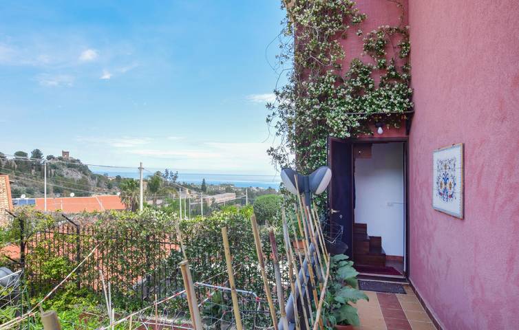 Entire holiday apartment, Luxury Sea View Apartment with Pool & Parking in Sant'Onofrio (Sizily), Trabia