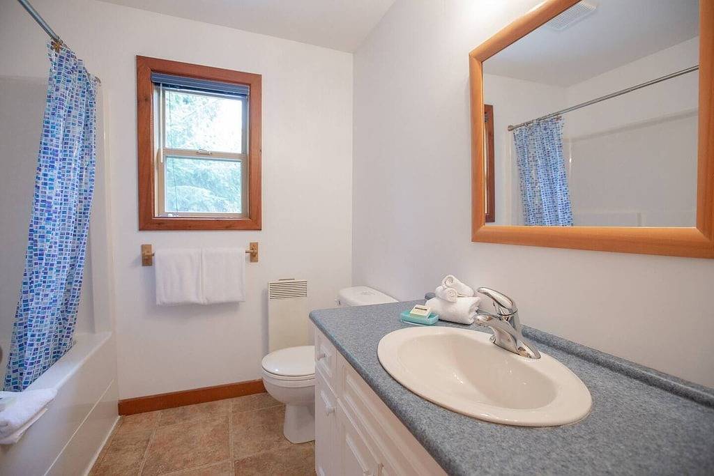 Whitewater-S.Chesterman I Od Shower, Firepit, Surf in Tofino, Alberni-Clayoquot Regional District