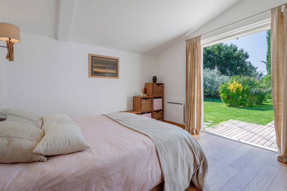 Villa contemporaine  proche Aix en Provence et Ste Victoire avec piscine in Pourrières, Région de Brignoles