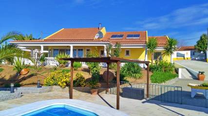Gîte pour 6 personnes, avec vue ainsi que jardin et piscine dans Avis