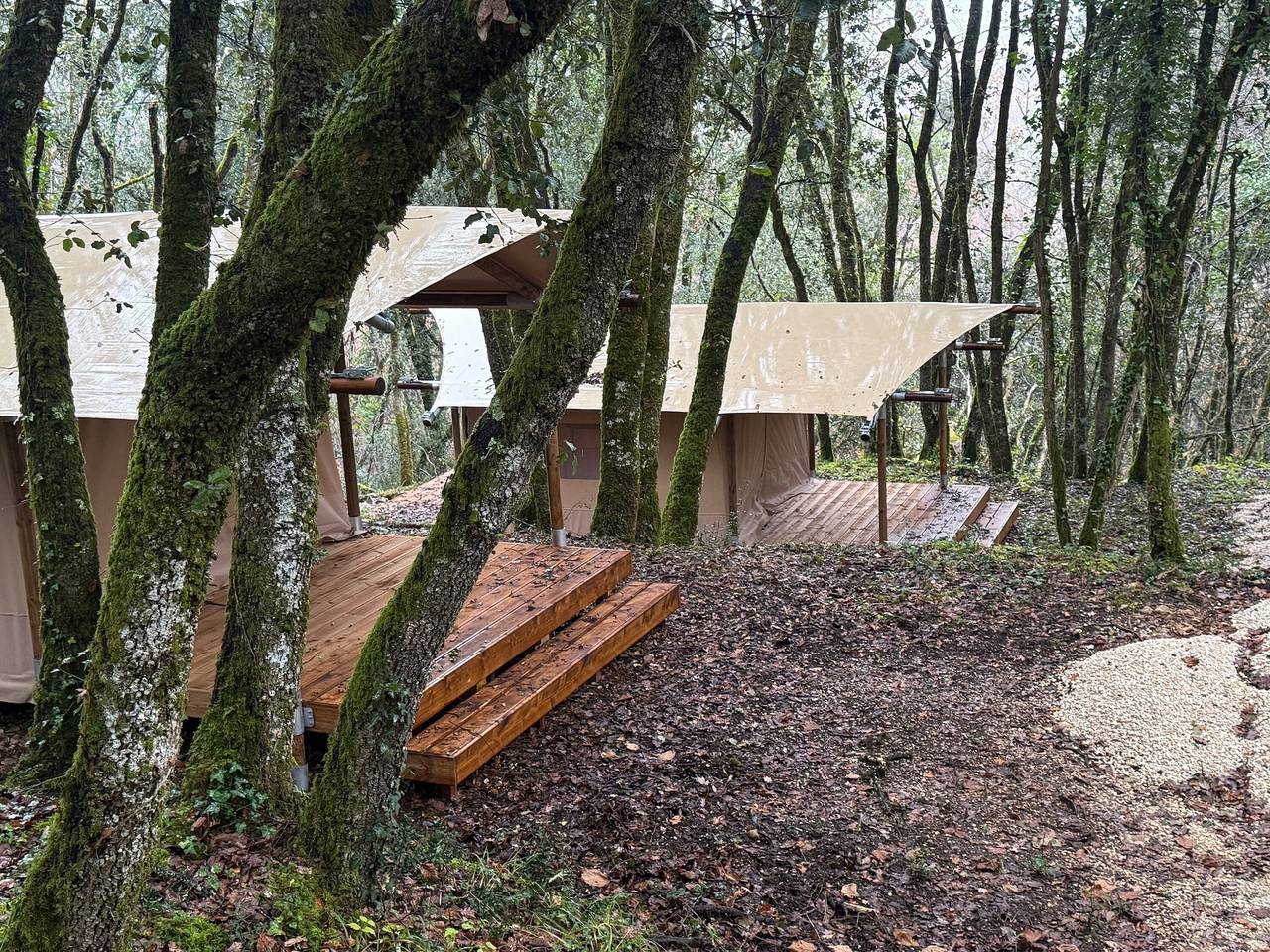 Glamping „Safari-Zelt“ mit Gemeinschaftspool in Calviac-en-Périgord, Périgord Noir