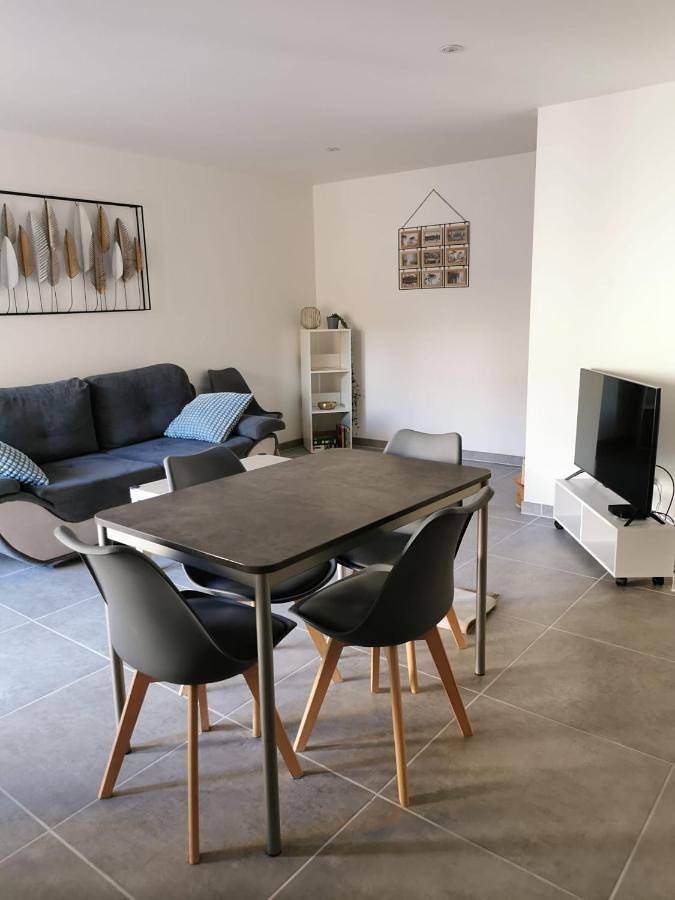 Gîte pour 4 personnes, avec jacuzzi ainsi que sauna et balcon, animaux acceptés à Renaison - 3