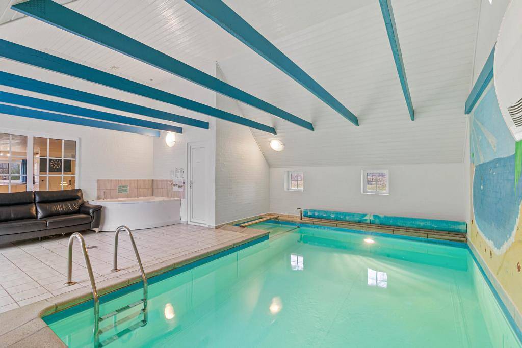 Tolles Ferienhaus mit Pool, Sauna, Whirlpool und Volleyballfeld  in Vester Husby, Husby (Dänemark)