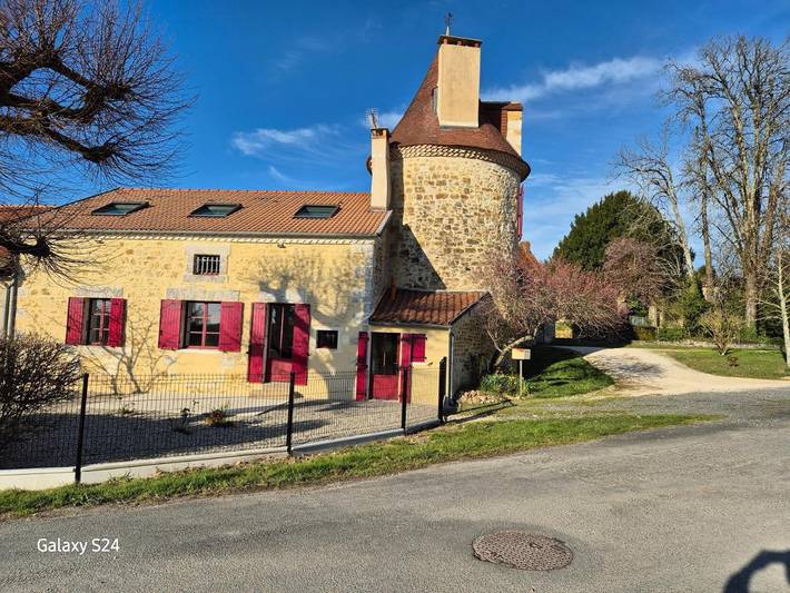 Location de vacances pour 6 personnes, avec Terrasse à Thiviers