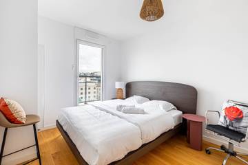 Location De Vacances pour 4 Personnes dans Suresnes, Hauts-de-Seine, Photo 1