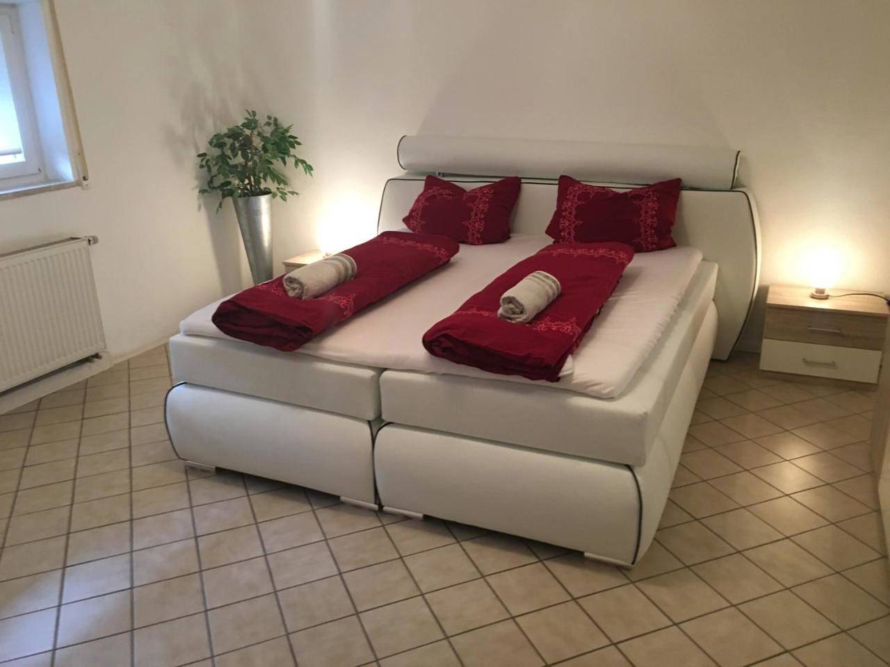 Ganze Wohnung, Apartment with Garden View in Germersheim, Rheinebene