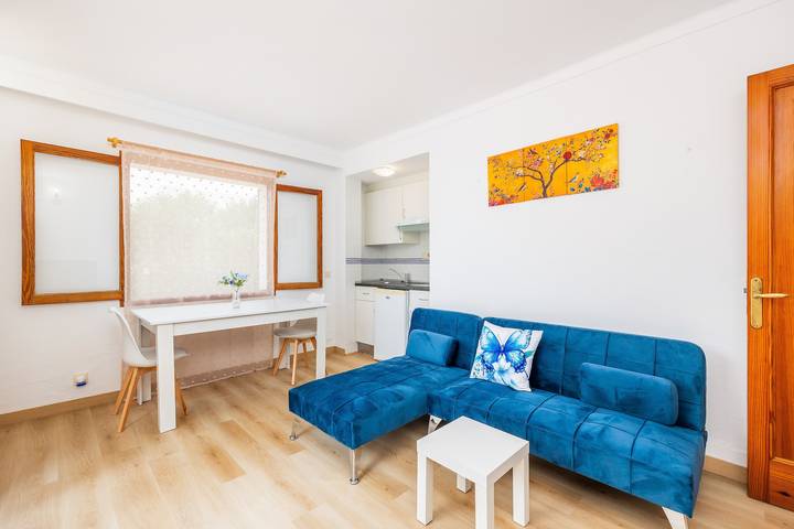 Apartamento inteiro, Apartamento Felipe 1-4 com terraço, piscina partilhada e Wi-Fi (taxas incluídas) in Cala d'Or, Santanyí