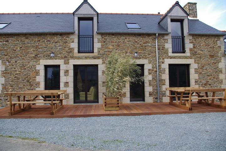 Gîte pour 12 personnes, avec Terrasse et Jardin