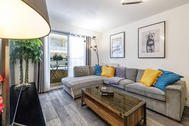 Gîte pour 6 personnes, avec balcon dans Bowling Acropolis Nice