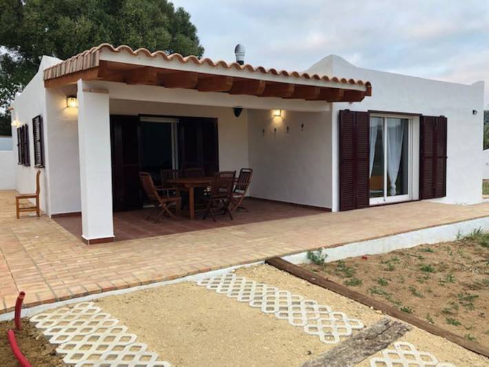 Ferienhaus für 6 Personen, mit Terrasse und Pool - 1