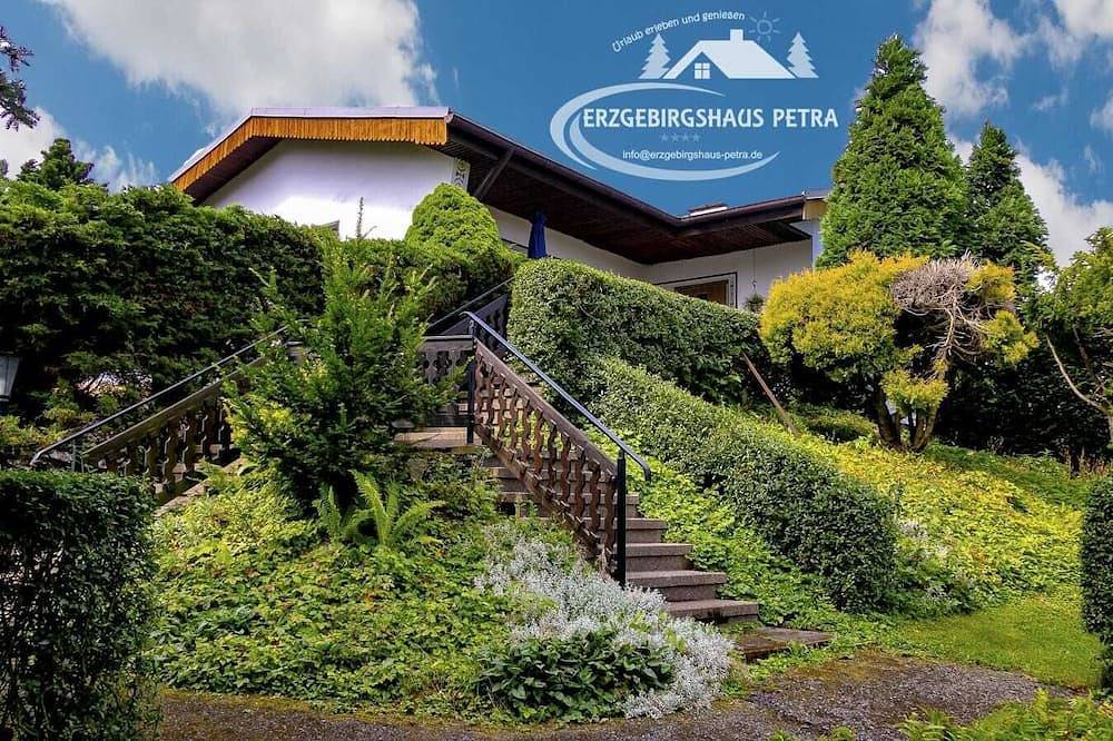 Alleinstellungsmerkmal! Vier Sterne-umzäunter Garten-Haustier erlaubt-Garage in Pockau-Lengefeld, Erzgebirge