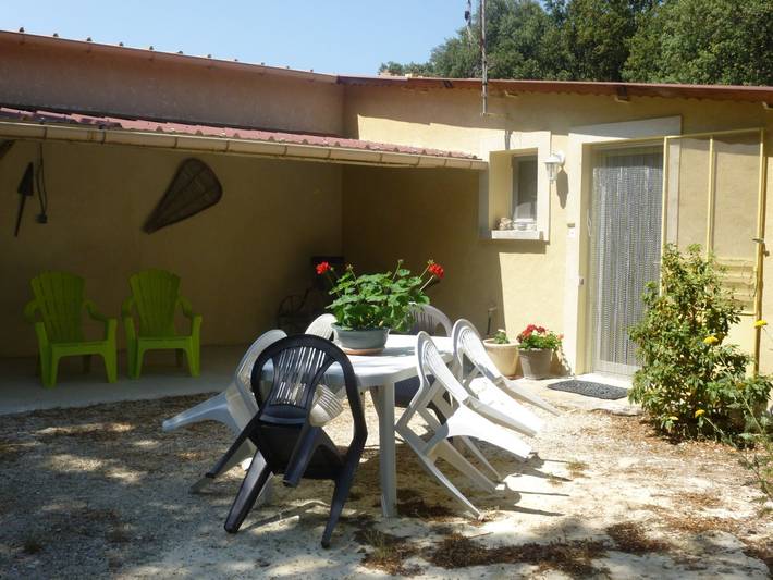 Gîte pour 3 personnes, avec jardin et piscine, animaux acceptés à Montbrison-sur-Lez - 2