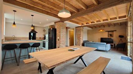 Gîte pour 2 personnes, avec vue ainsi que jardin et piscine, animaux acceptés dans Bats