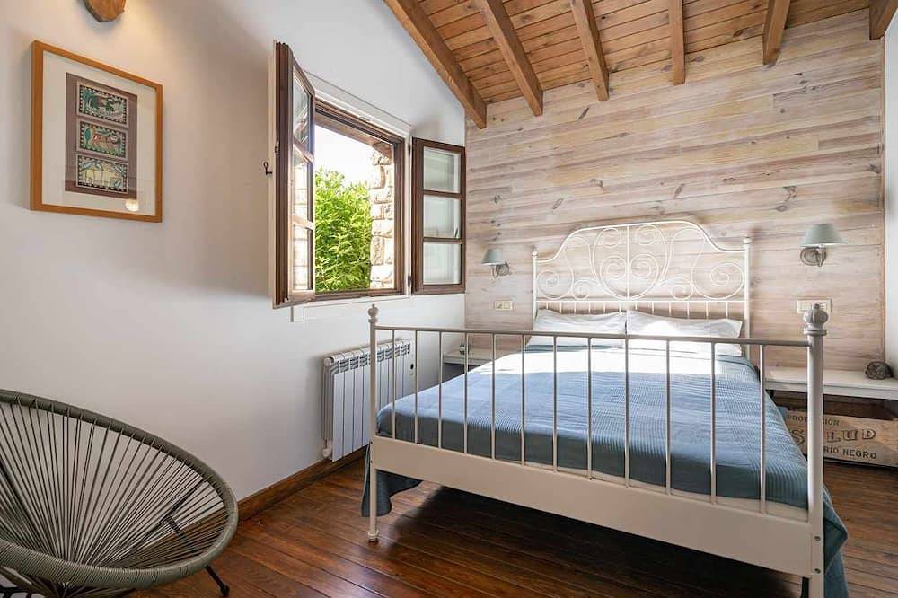 Casa Escondida Cuencu in Margolles, Cangas de Onís