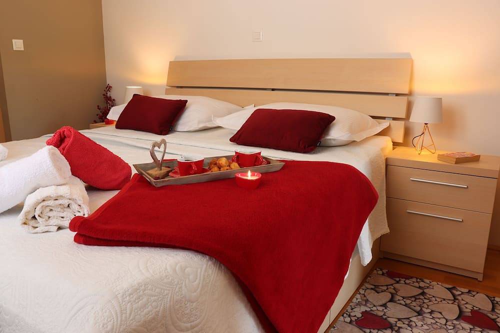 Luxury villa with heated pool & spa near Split in Dugopolje, Dalmatinisches Zagora