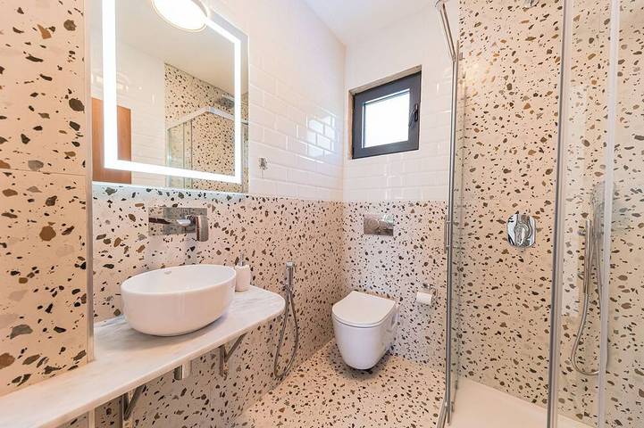 Villa für 6 Personen, mit Sauna und Balkon sowie Garten und Whirlpool in Montenegro - 3