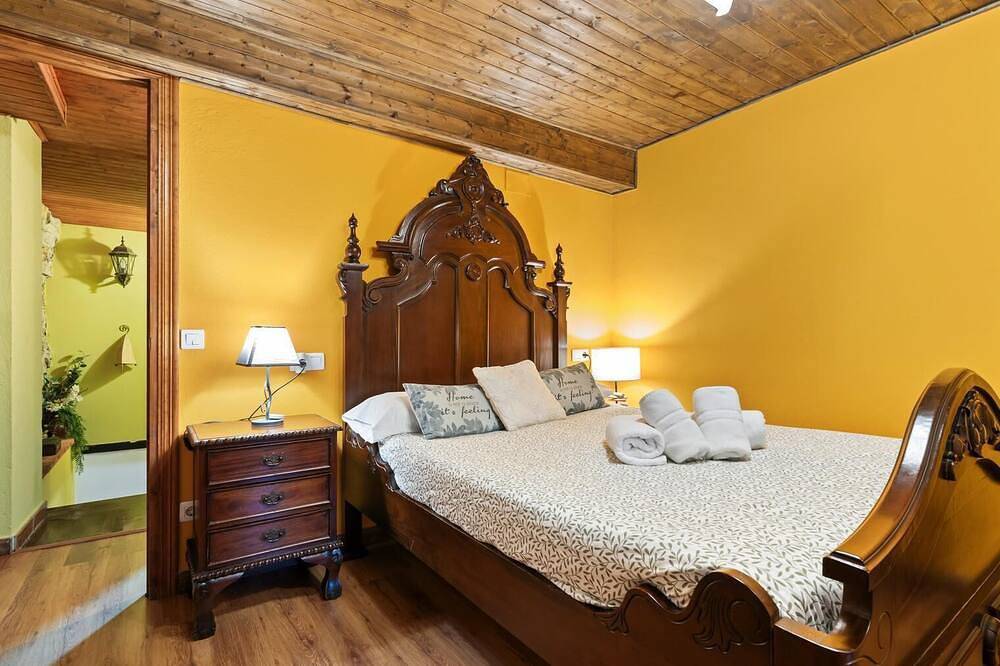 Congosta, casita romántica con jacuzzi privado en las montañas in Páramo, Teverga