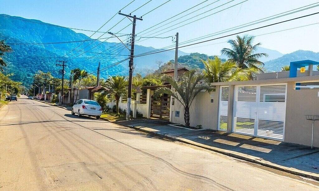 Ausgezeichnetes neues Haus mit Pool & Barbecue in Caraguatatuba, Região Metropolitana do Vale do Paraíba e Litoral Norte