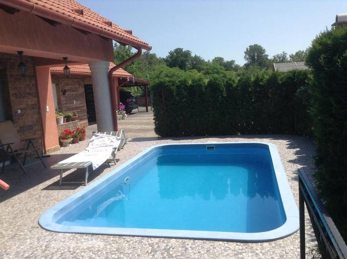 Villa für 9 Personen, mit Terrasse und Pool sowie Ausblick am Balaton