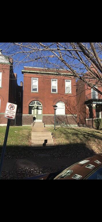 Pet Friendly First Floor 2 Bedroom Apartment in St. Louis, Missouri