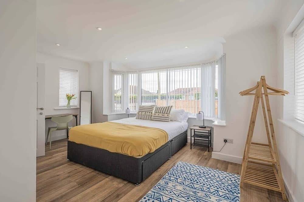 Luxe Ocean +playroom +Seascape/sleeps 12 in Barton on Sea, Hampshire