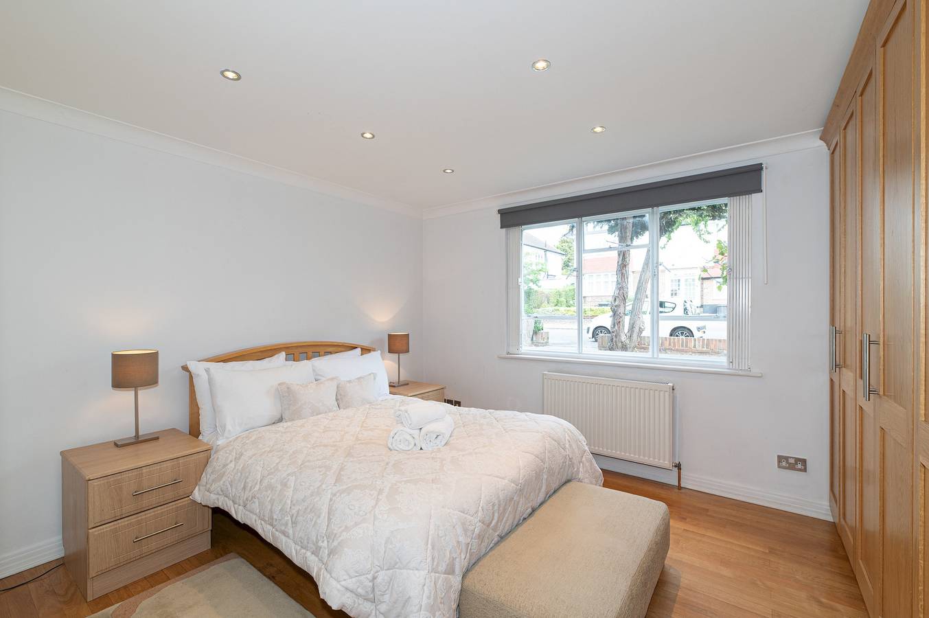 Entire apartment, Spacious 2Br Ealing Flat w Garden - Pass the Keys in Ealing, London