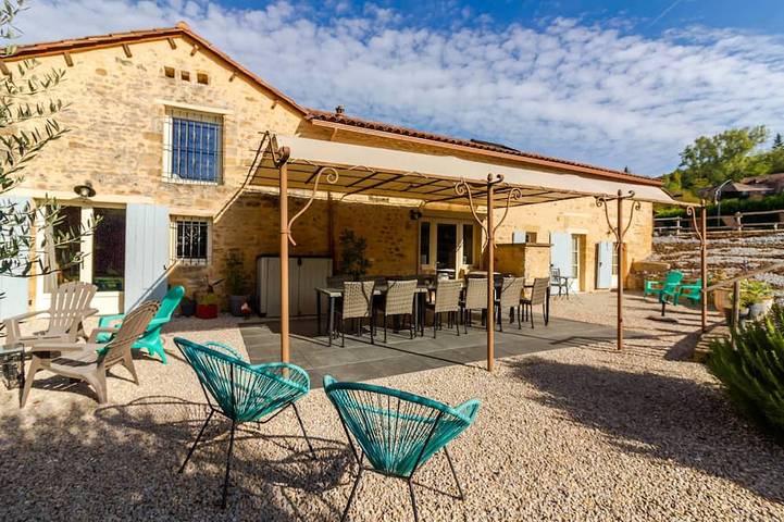 Chambre d’hôte pour 6 personnes, avec jardin et piscine à Plazac