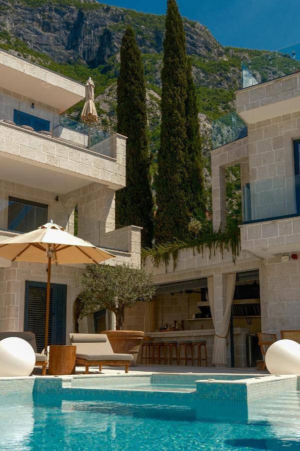 Hôtel pour 2 personnes, avec Terrasse et Jacuzzi ainsi que Jardin et Piscine