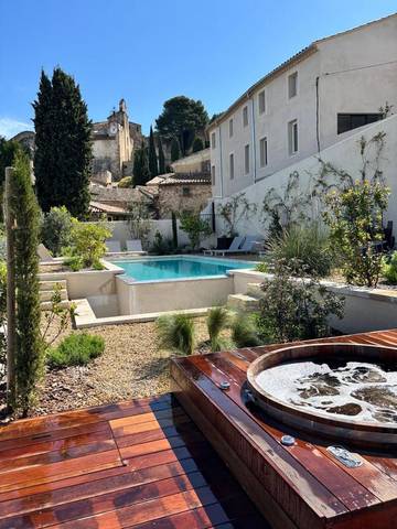 Cottage pour 3 personnes, avec jardin et terrasse ainsi que jacuzzi et piscine à Gigondas