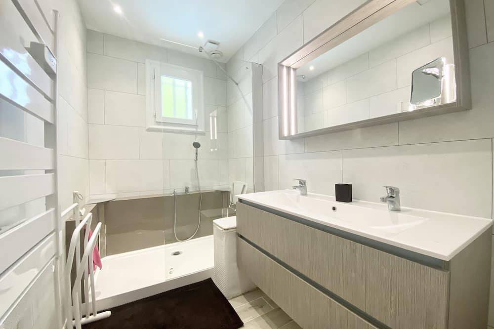 Villa with pool in Manduel, Region de Nimes