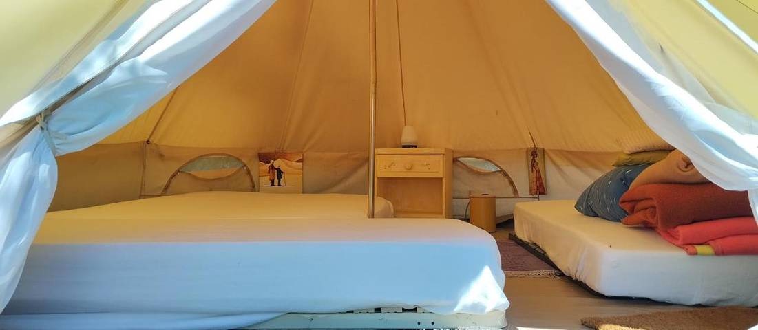 Location de vacances pour 4 personnes, avec vue ainsi que piscine et jardin à Chalencon - 2